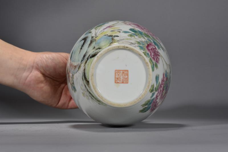 民国 静远堂制粉彩富贵牡丹花卉赏瓶 - 图5