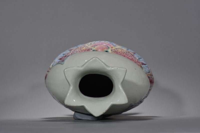 清道光 粉彩花鸟蝙蝠纹葫芦扁瓶 - 图5