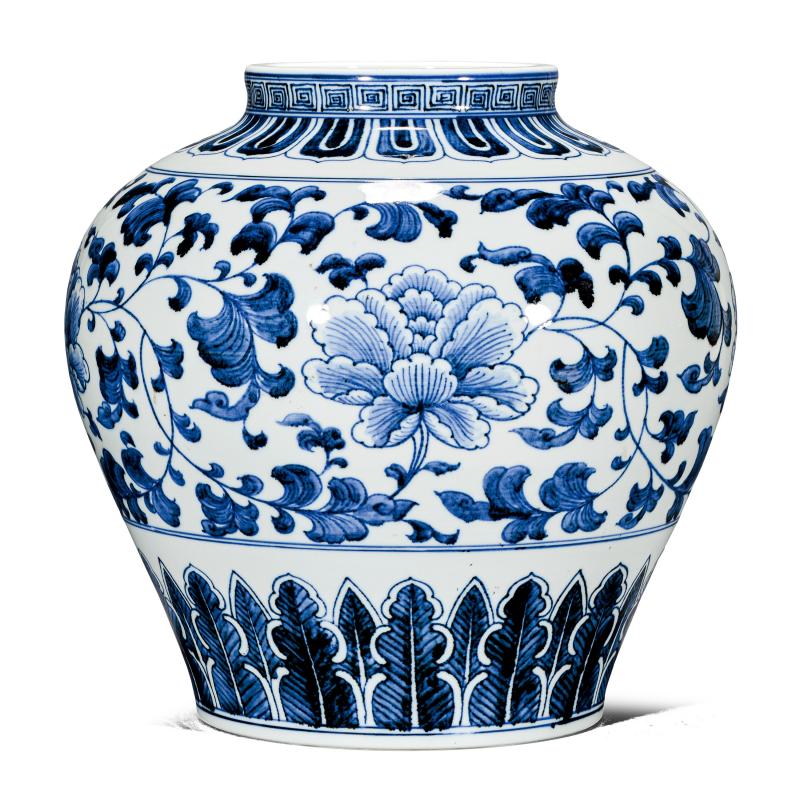 近现代 仿古青花缠枝牡丹纹大罐