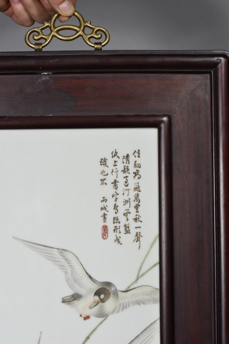 民国 刘雨岑粉彩芦雁图瓷板挂屏 - 图3