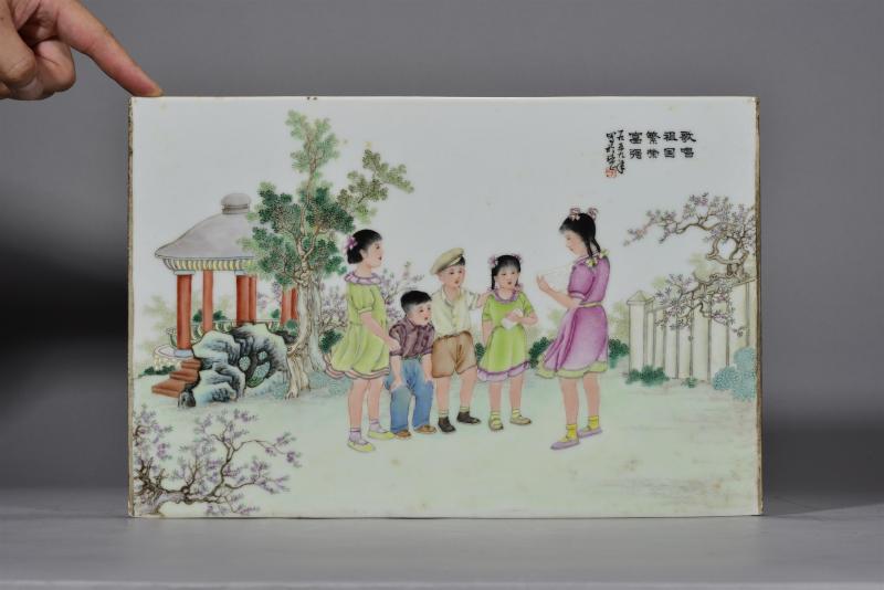 近现代 张松茂粉彩「歌唱祖国繁荣富强」瓷板 - 图5