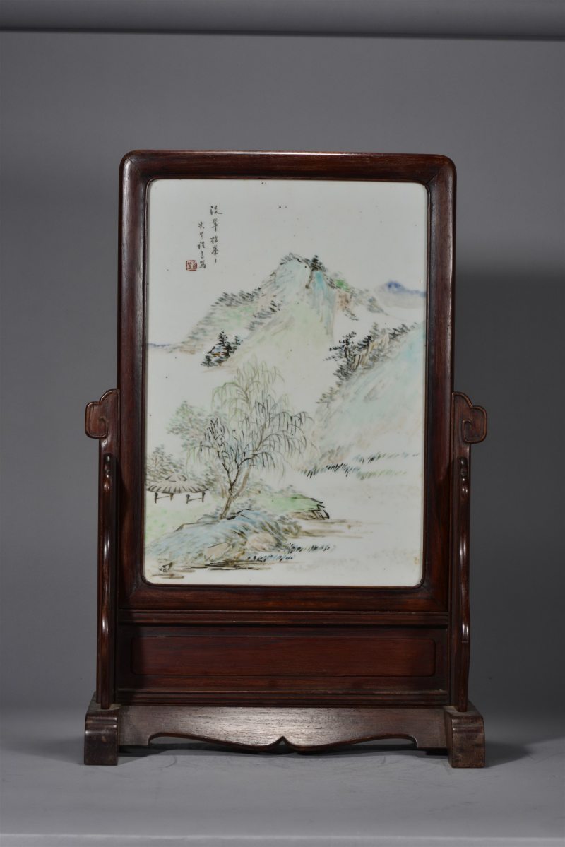 清光绪 程言浅绛彩淡翠摇峰山水瓷板插屏 - 图2