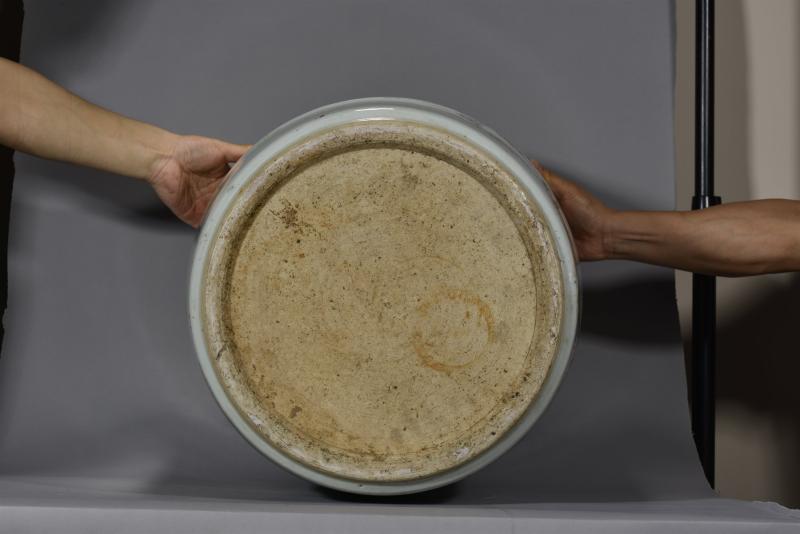 清光绪 金品卿风格浅绛彩桃李鹦鹉图画缸 - 图7