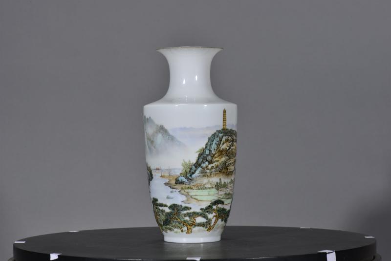 近现代 粉彩延安山水薄胎瓶 - 图15
