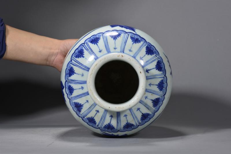 清康熙 青花仿宣德缠枝花卉纹太白罐 - 图6