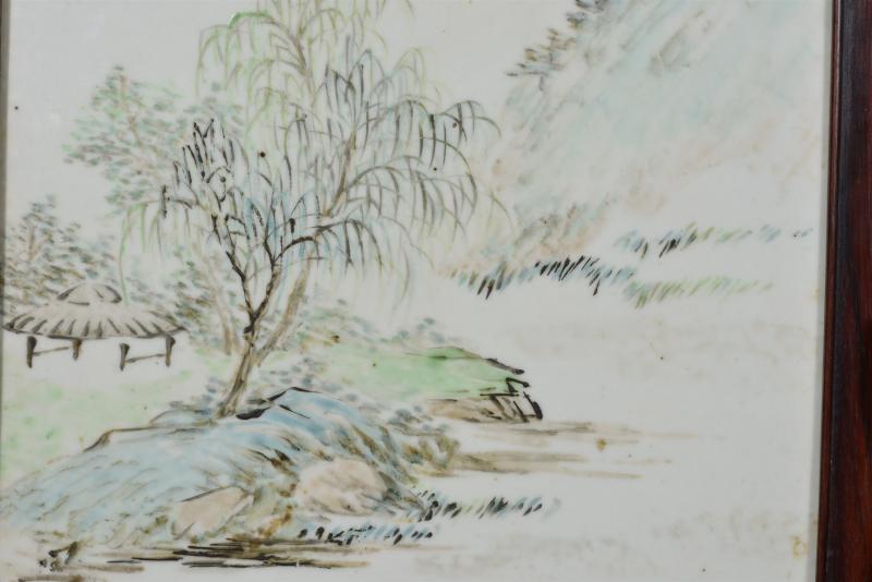 清光绪 程言浅绛彩淡翠摇峰山水瓷板插屏 - 图4