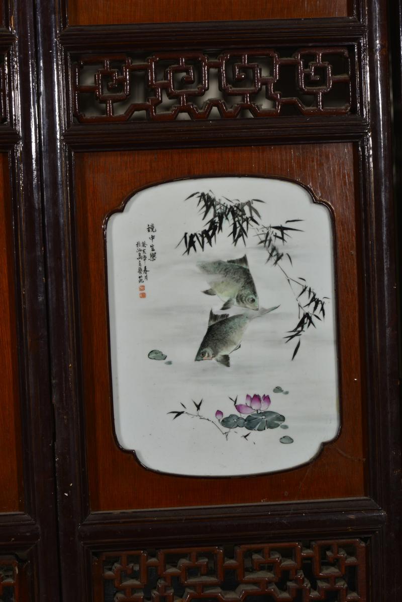 近现代 魏焕明、余少良合作双面粉彩山水人物八联落地大屏风 - 图40