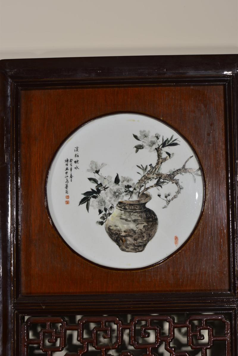近现代 魏焕明、余少良合作双面粉彩山水人物八联落地大屏风 - 图6