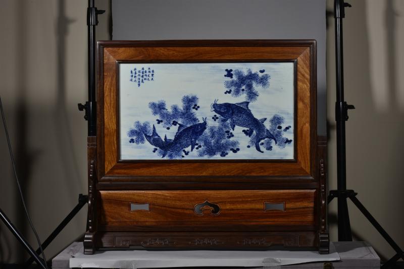 清中期 青花鱼藻纹瓷板插屏 - 图2