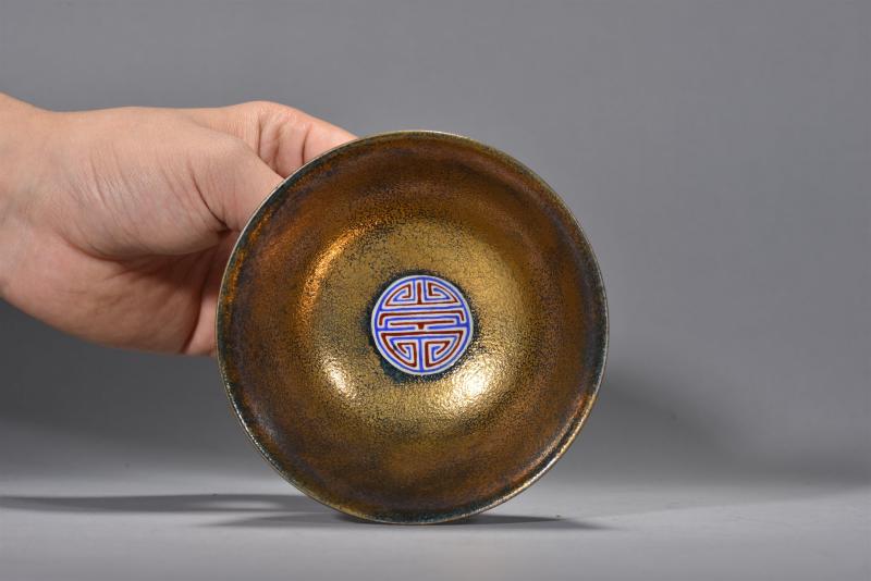 清乾隆 仿古铜釉珐琅彩缠枝花卉纹碗 - 图5