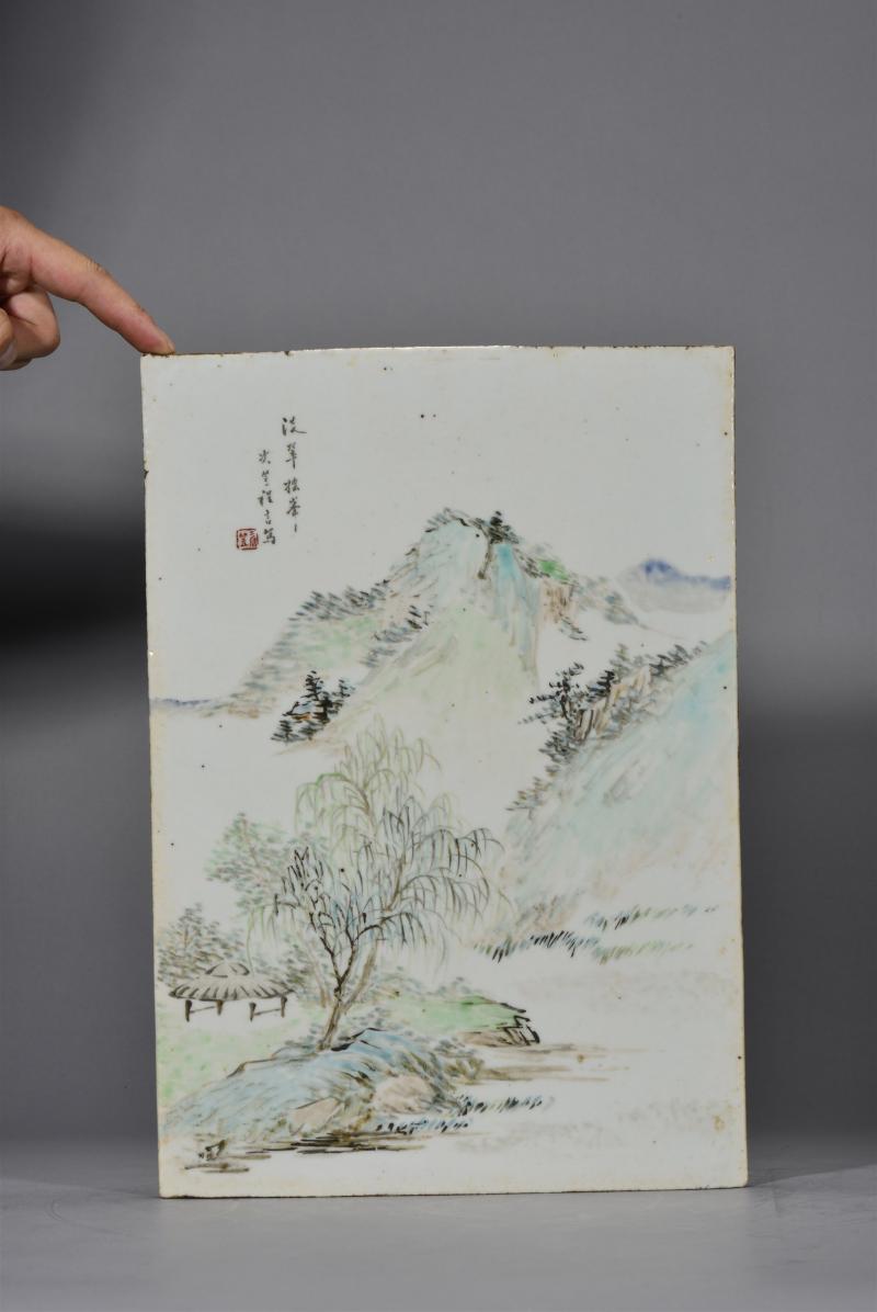 清光绪 程言浅绛彩淡翠摇峰山水瓷板插屏 - 图6