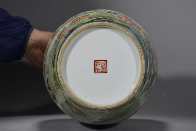 民国 细路粉八骏图彩盘口瓶 - 图6