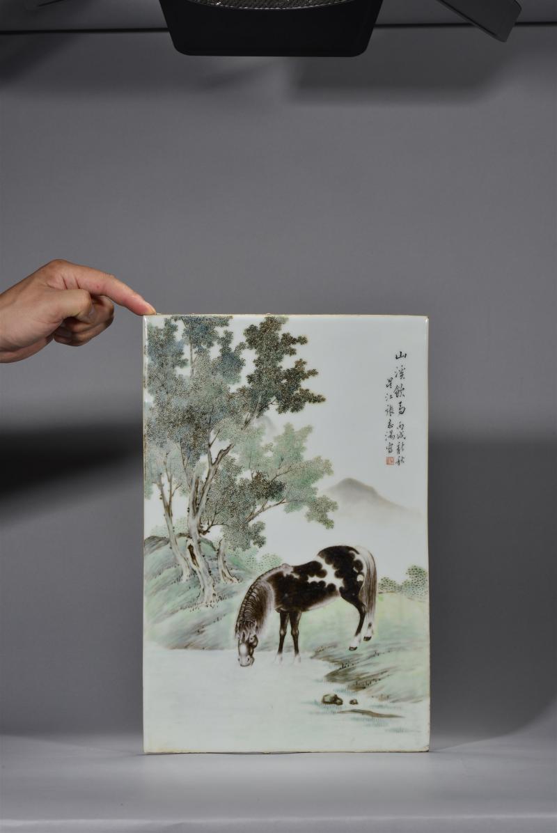 民国 张志汤粉彩山溪饮马图瓷板 - 图2