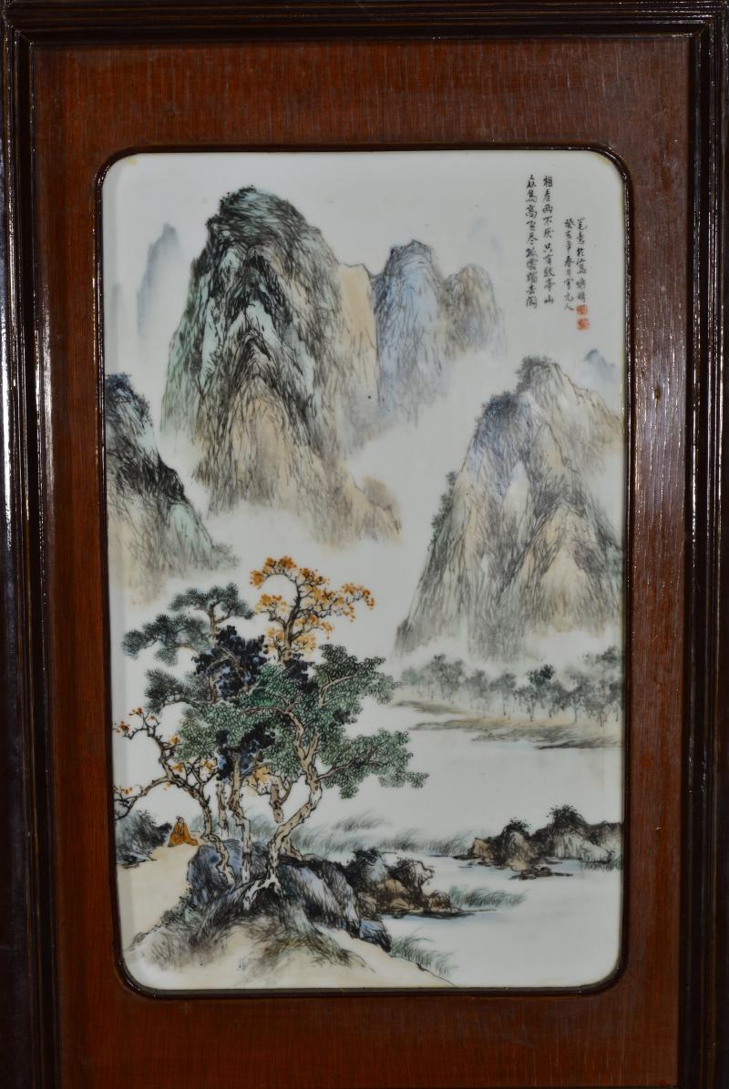 近现代 魏焕明、余少良合作双面粉彩山水人物八联落地大屏风 - 图7