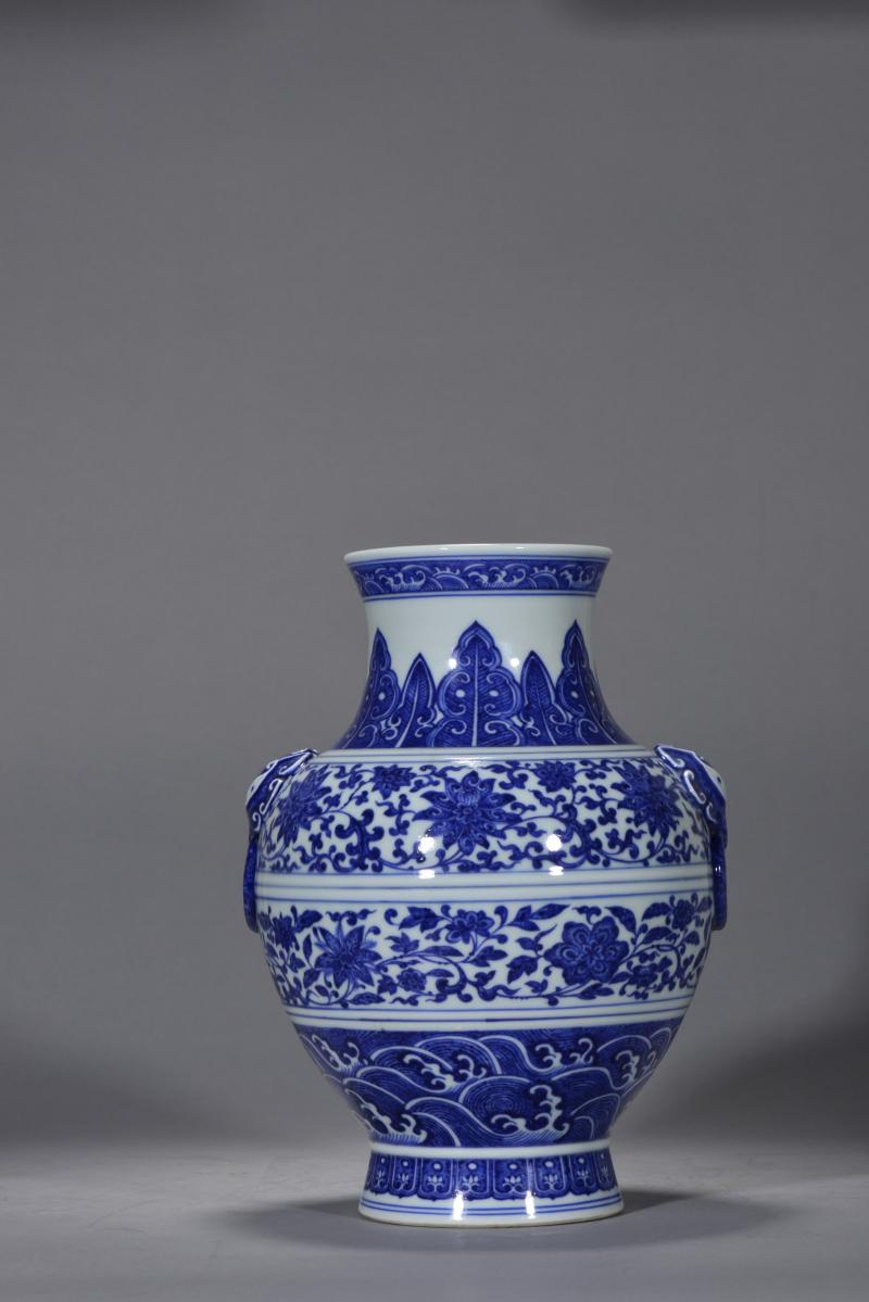 清晚期 青花缠枝花卉纹铺首尊 - 图2