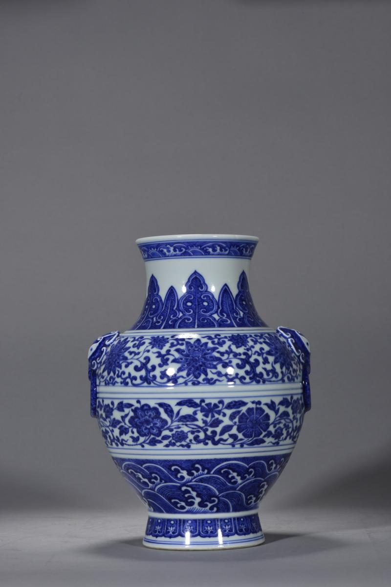 清晚期 青花缠枝花卉纹铺首尊 - 图3
