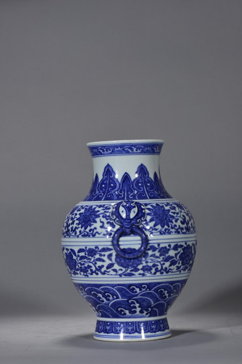 清晚期 青花缠枝花卉纹铺首尊 - 图4