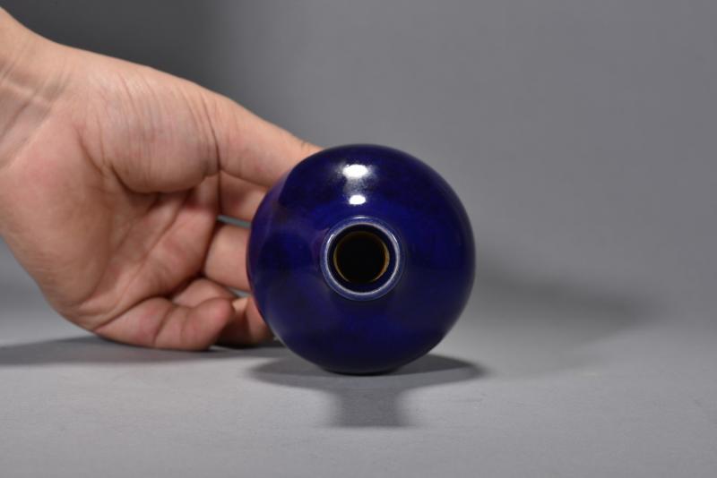 清乾隆 茄皮紫釉天球瓶 - 图5
