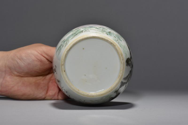 清光绪 南岸道人浅绛彩洞石花鸟纹盖罐 - 图6