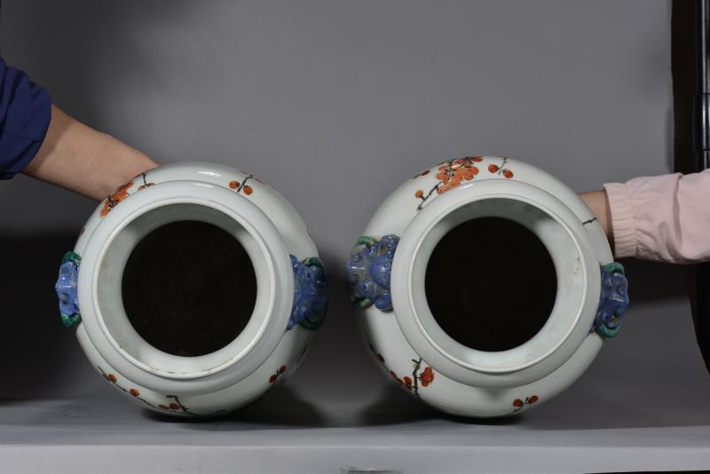 清光绪 金品卿风格浅绛彩梅花图大瓶一对 - 图7