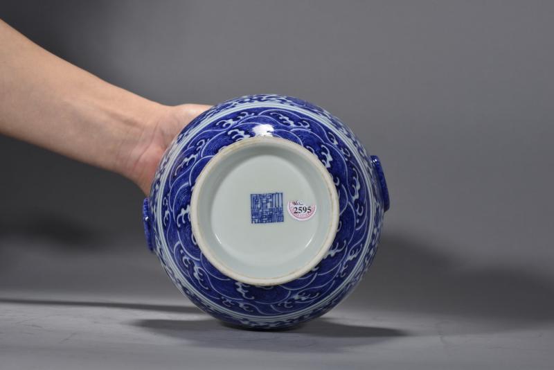 清晚期 青花缠枝花卉纹铺首尊 - 图6
