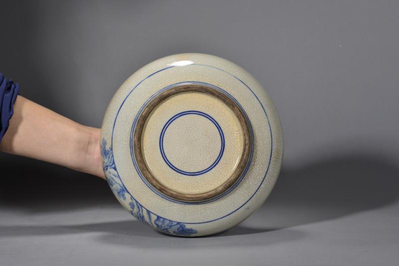 清乾隆 煨瓷青花达摩面壁图荸荠瓶 - 图5