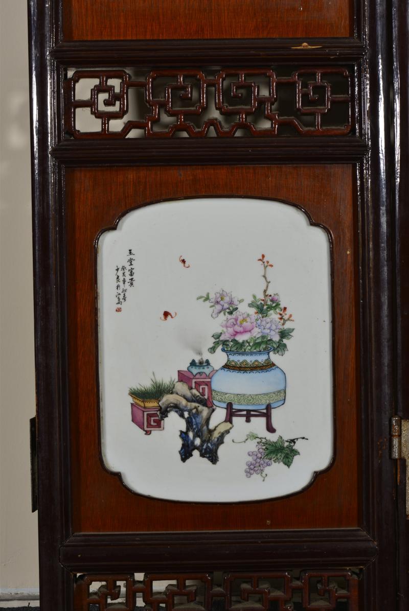 近现代 魏焕明、余少良合作双面粉彩山水人物八联落地大屏风 - 图46