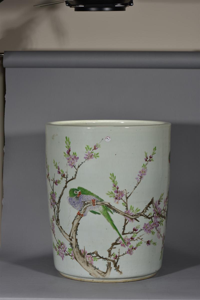 清光绪 金品卿风格浅绛彩桃李鹦鹉图画缸 - 图2