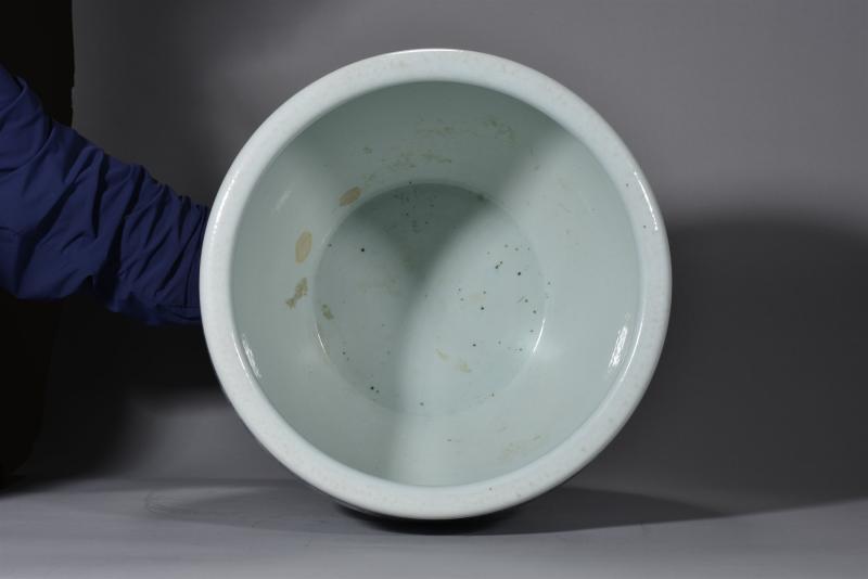清乾隆 青花缠枝莲八宝纹卷缸 - 图5