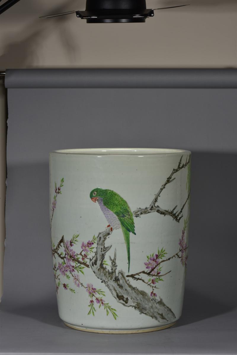 清光绪 金品卿风格浅绛彩桃李鹦鹉图画缸 - 图4