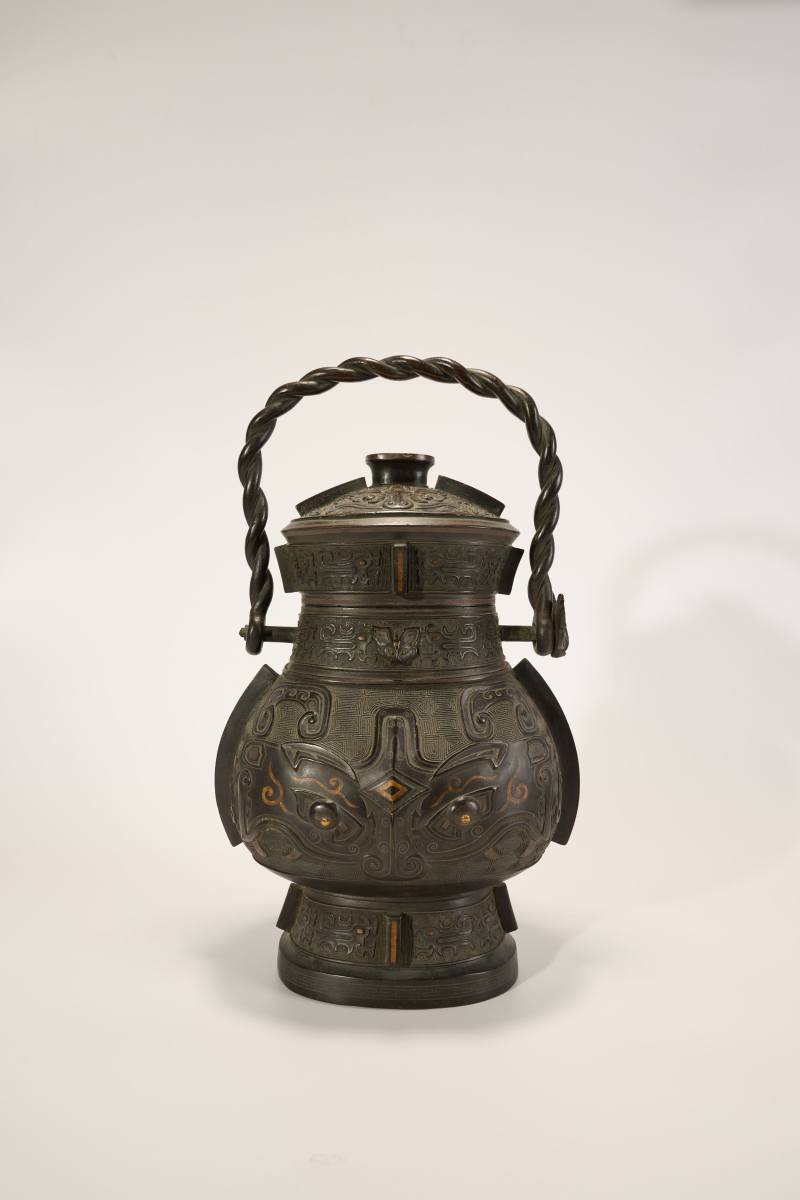 Lot961 清乾隆 铜嵌金兽面纹提梁卣 - 图2