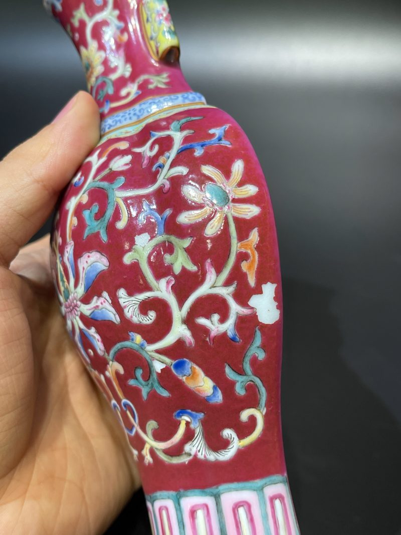 清乾隆 胭脂红地洋彩花卉纹壁瓶 - 图11