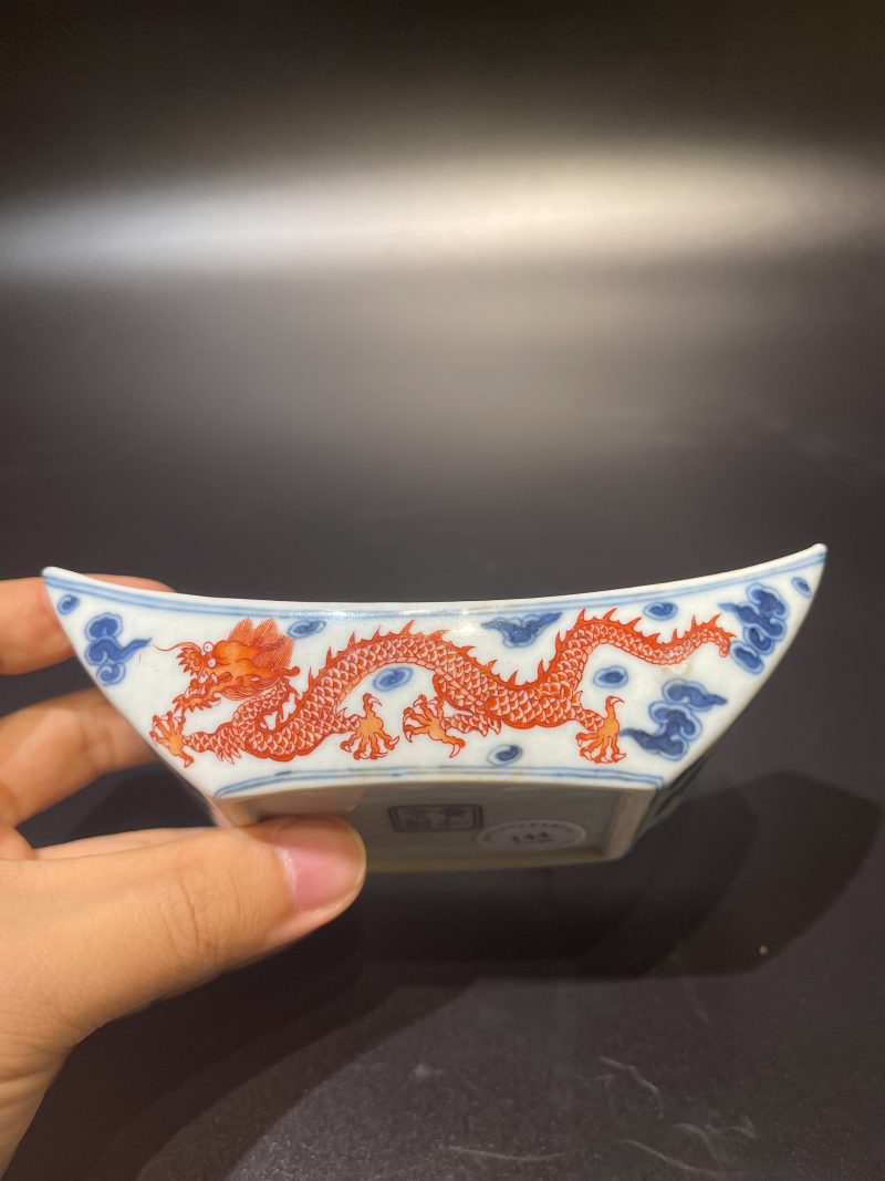 清乾隆 青花矾红云龙纹茶船 - 图8