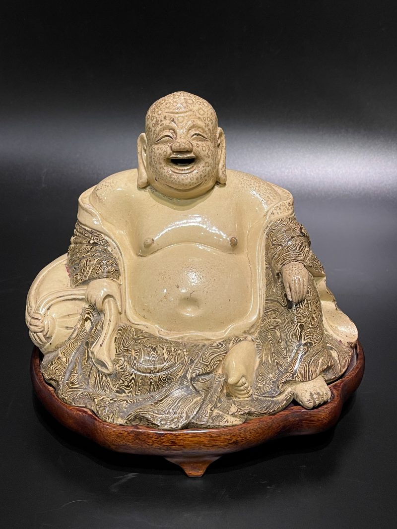 明 米黄绞胎釉弥勒佛坐像 - 图2
