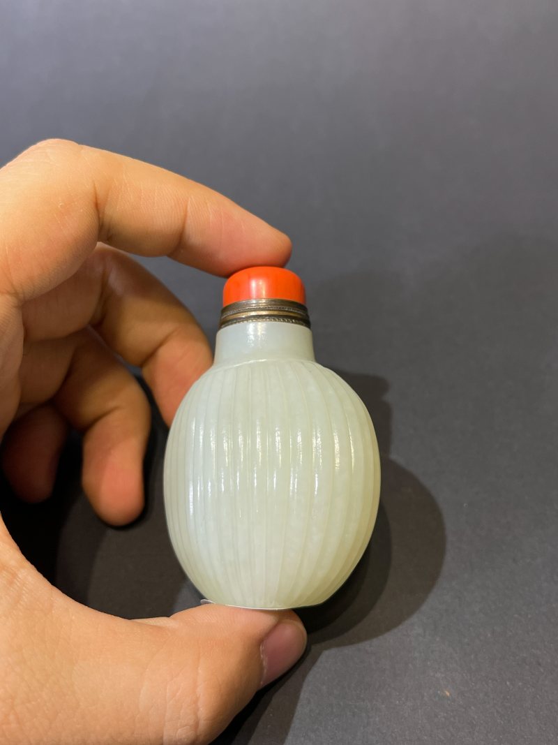 民国 青白玉瓜棱鼻烟壶 - 图6