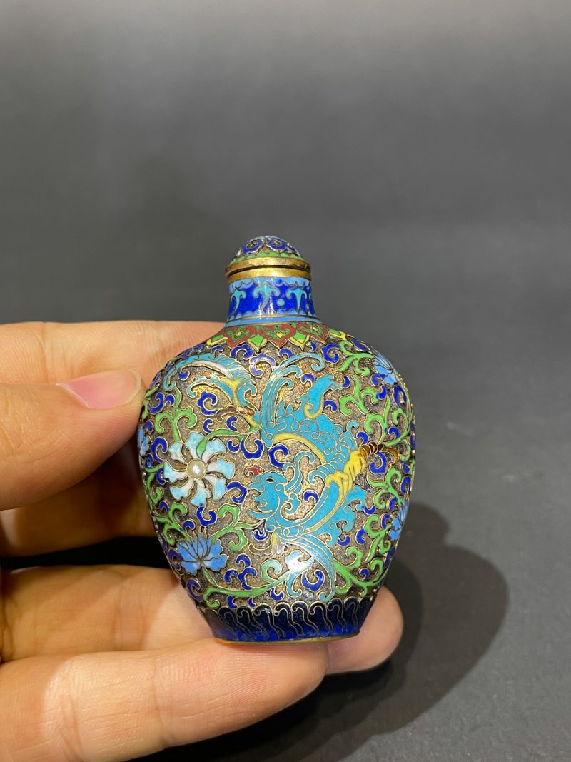 清乾隆 掐丝珐琅凤戏牡丹纹鼻烟壶 - 图3