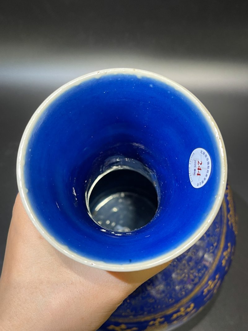 清光绪 霁蓝釉描金龙纹赏瓶 - 图12