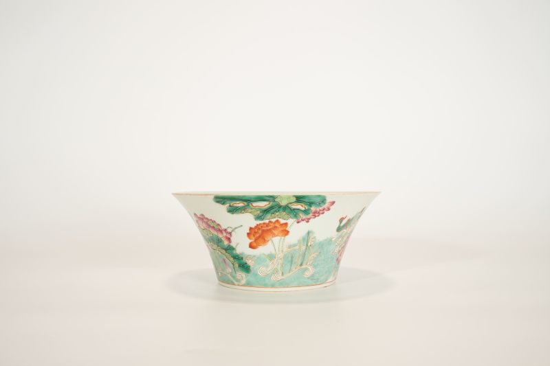 Lot826 清嘉庆 粉彩荷塘鸳鸯碗 - 图3