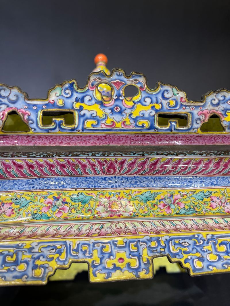 清乾隆 铜胎画珐琅柠檬黄地缠枝花卉纹摆件 - 图11