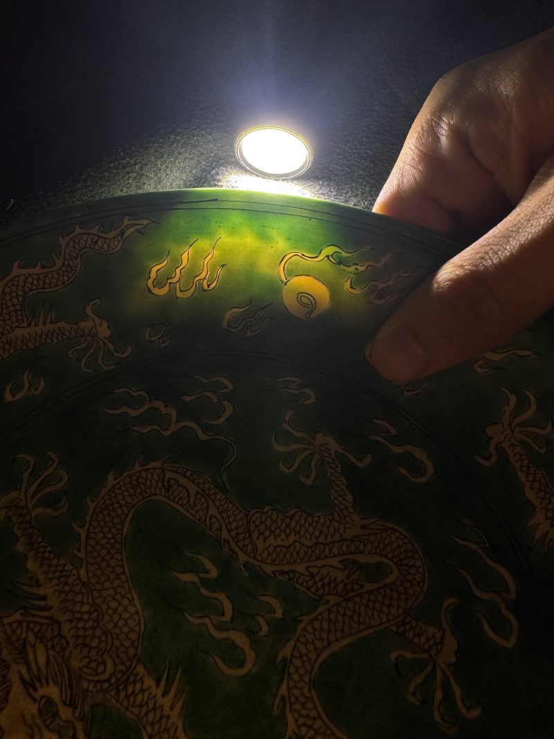 清康熙 苹果绿地黄彩云龙纹盘 - 图13