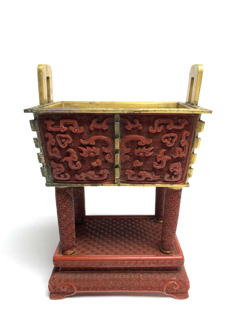 清乾隆 铜胎鎏金雕漆兽面纹鼎 - 图3