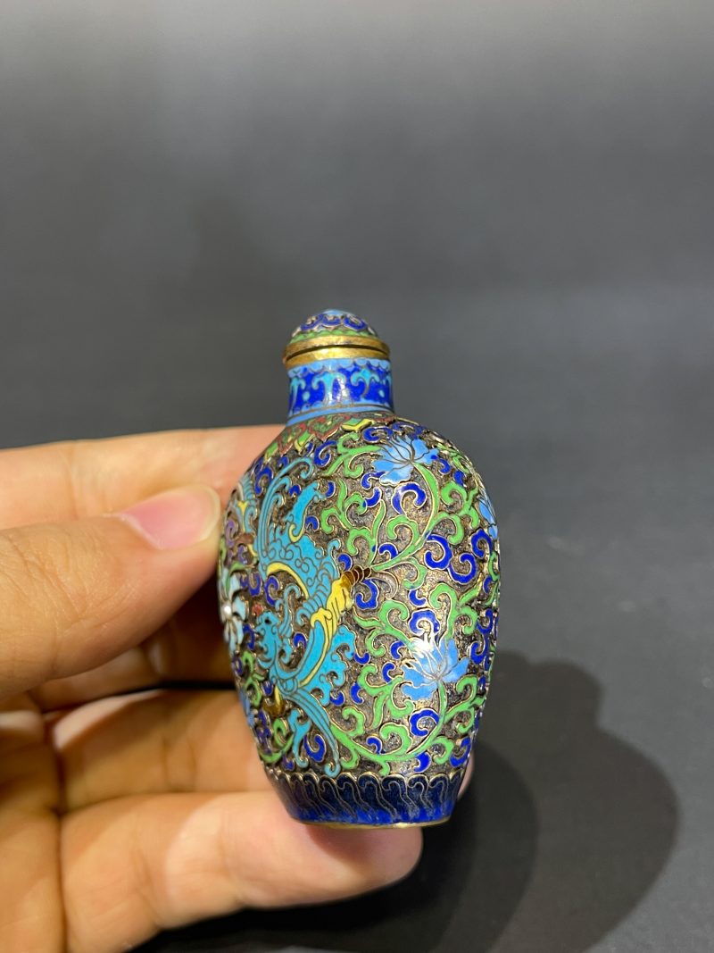 清乾隆 掐丝珐琅凤戏牡丹纹鼻烟壶 - 图4