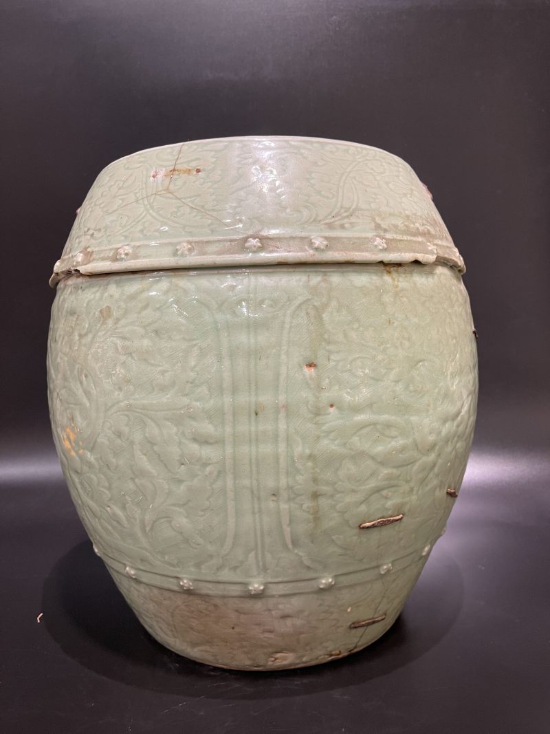 明 龙泉窑青釉花卉纹鼓钉绣墩 - 图3