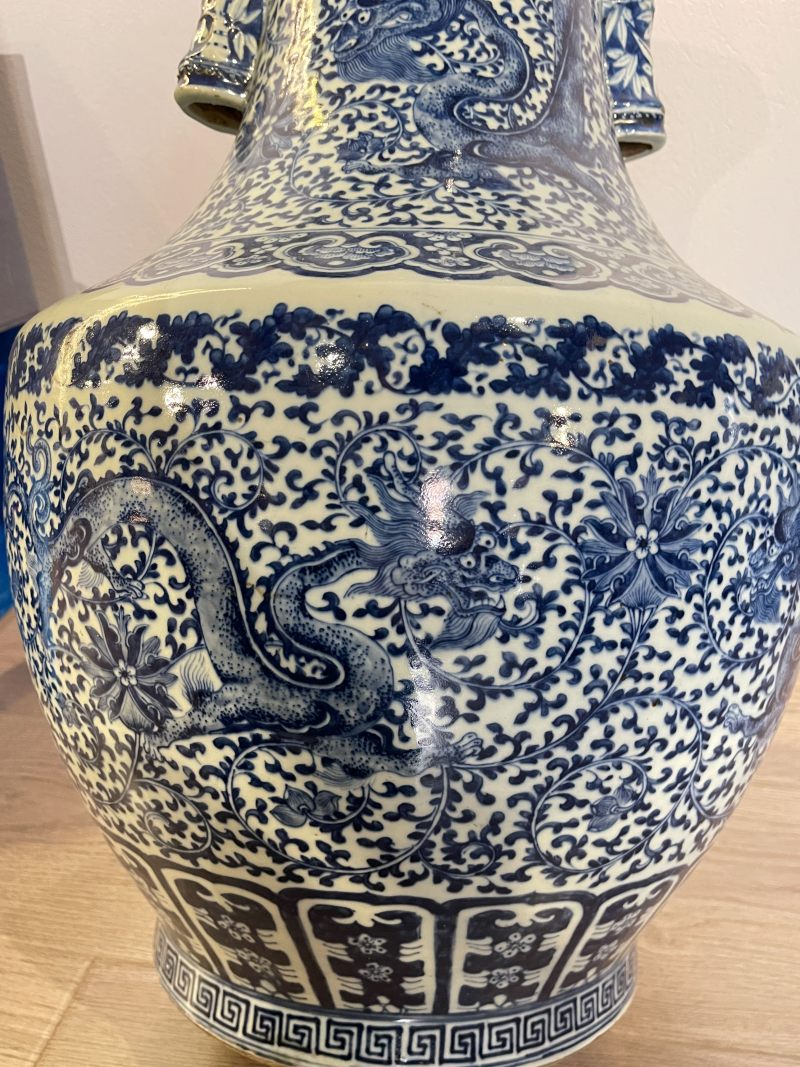 清中期 青花龙穿花纹双耳盘口大瓶 - 图7