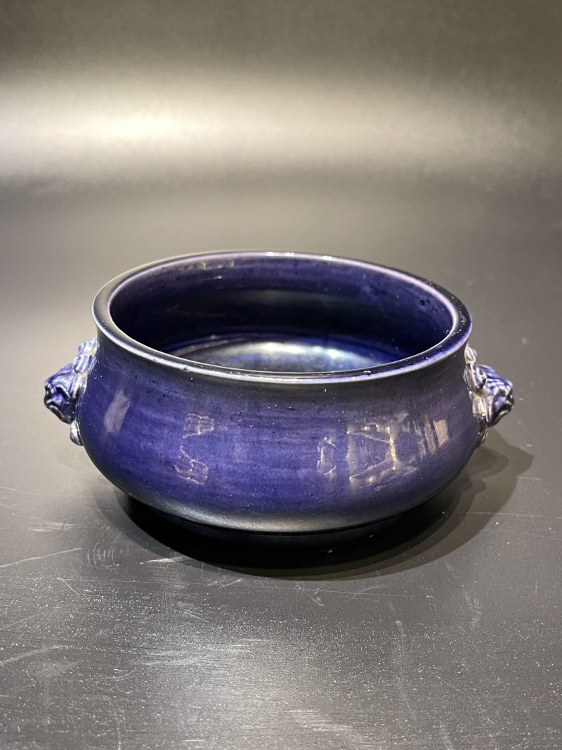 清康熙 茄皮紫釉狮耳炉 - 图2