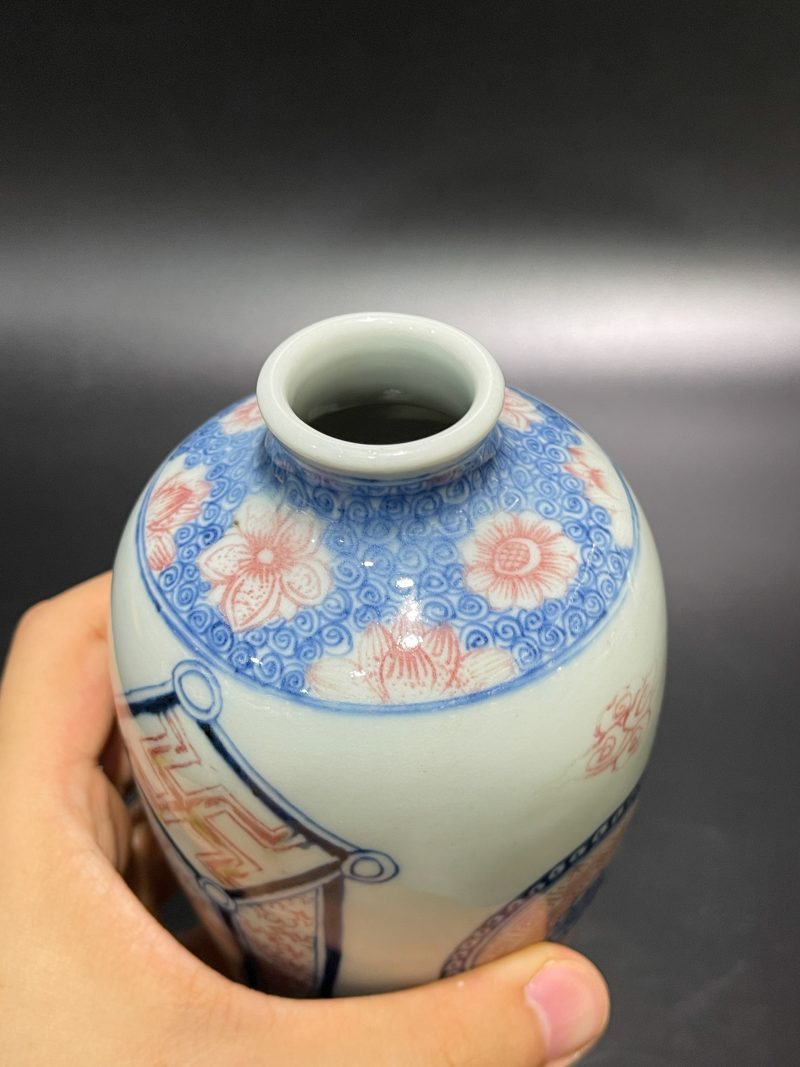 清雍正 青花釉里红方胜纹观音瓶 - 图7