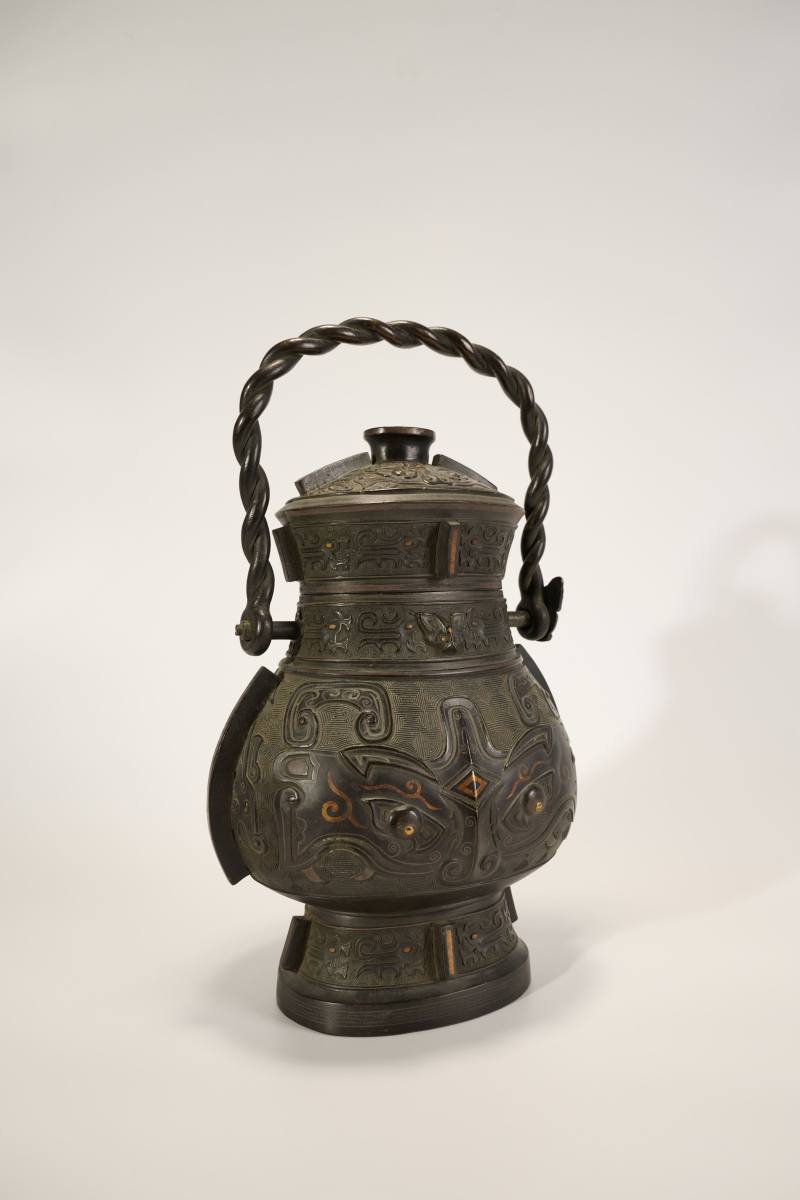 Lot961 清乾隆 铜嵌金兽面纹提梁卣 - 图6