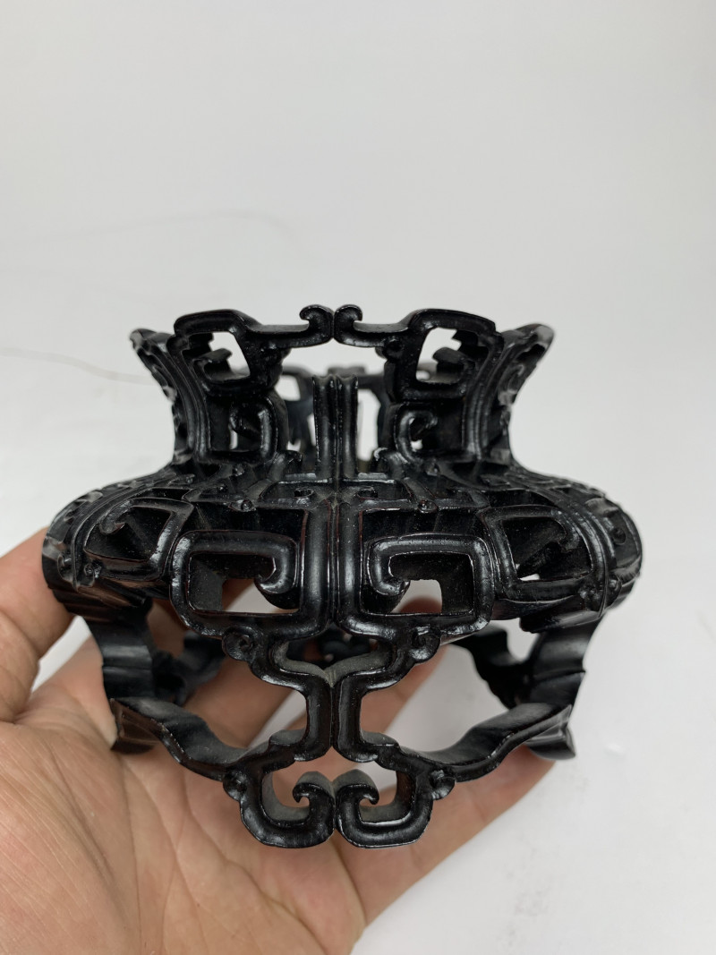 清乾隆 紫檀透雕拐子纹木座 - 图3
