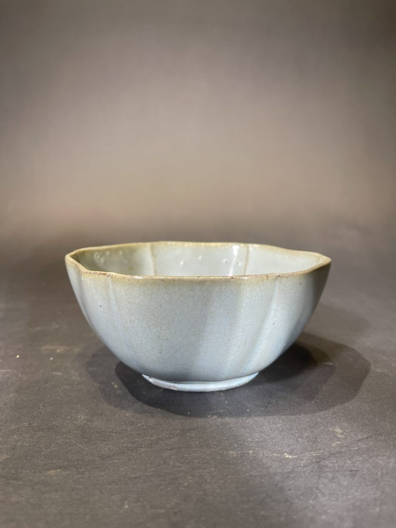 清早期 宜钧紫砂胎天蓝釉葵口碗 - 图2