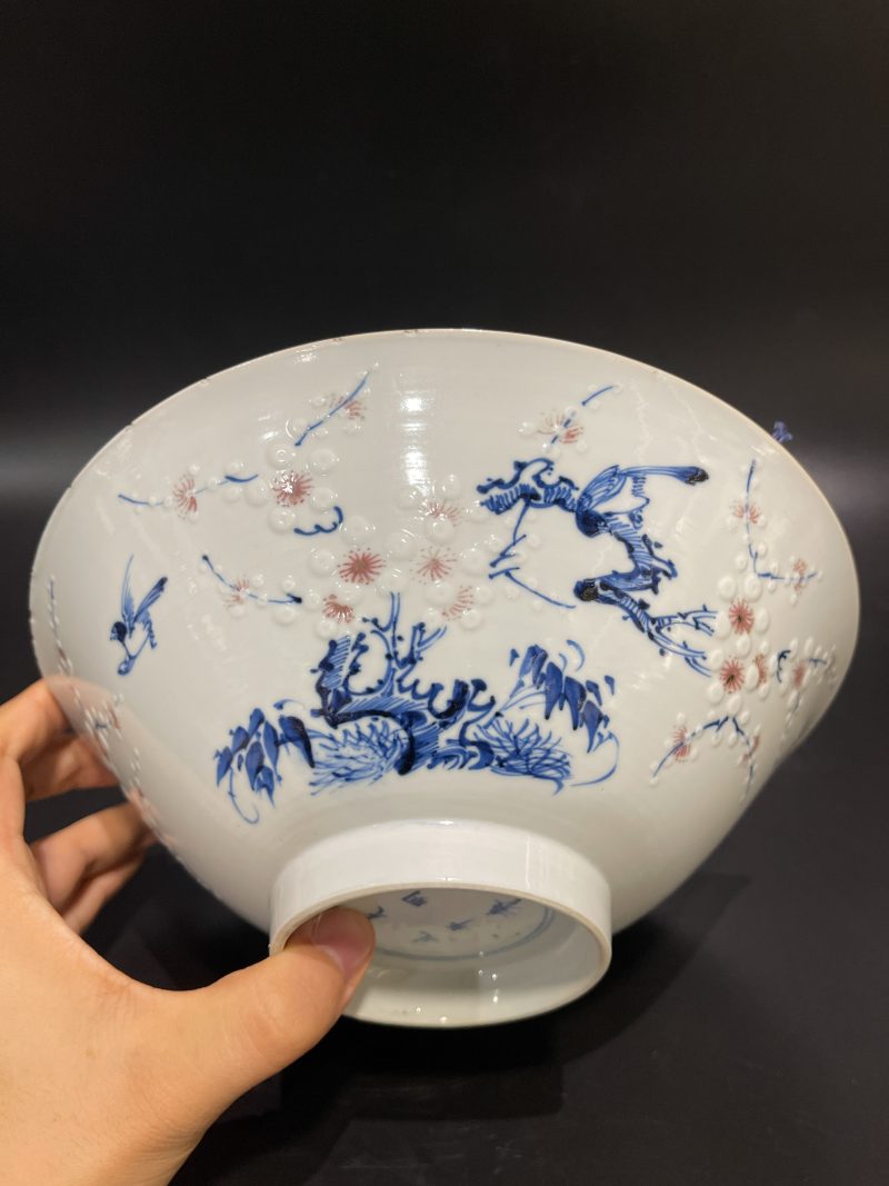 清康熙 青花釉里红堆白杏林春燕图斗笠大碗 - 图3